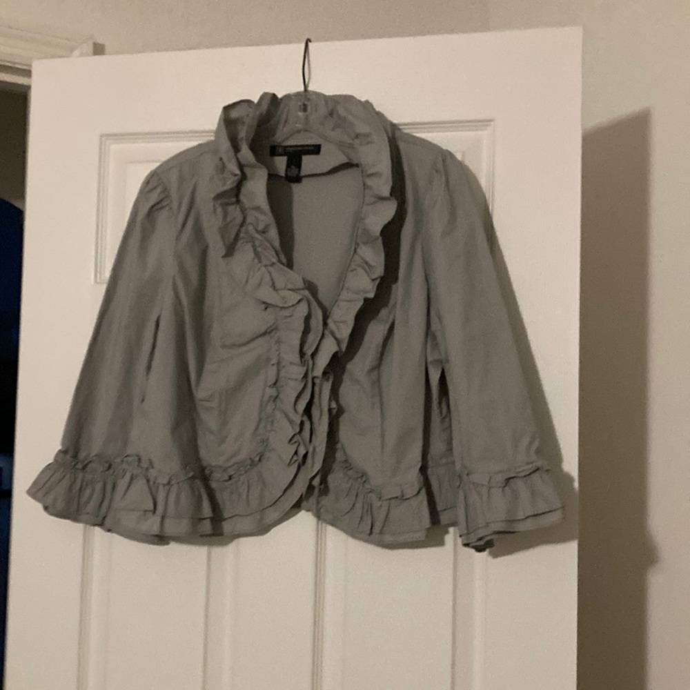 Gray three-quarter sleeve with ruffle ruffle opening jacket size petite large